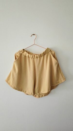 Short Acampanado